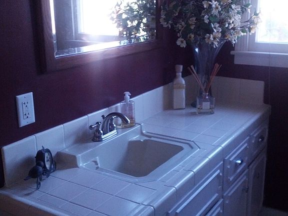 5th image of 1067 Pine Ave