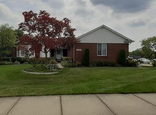 22600 Bluewater Dr, Macomb, MI 48044