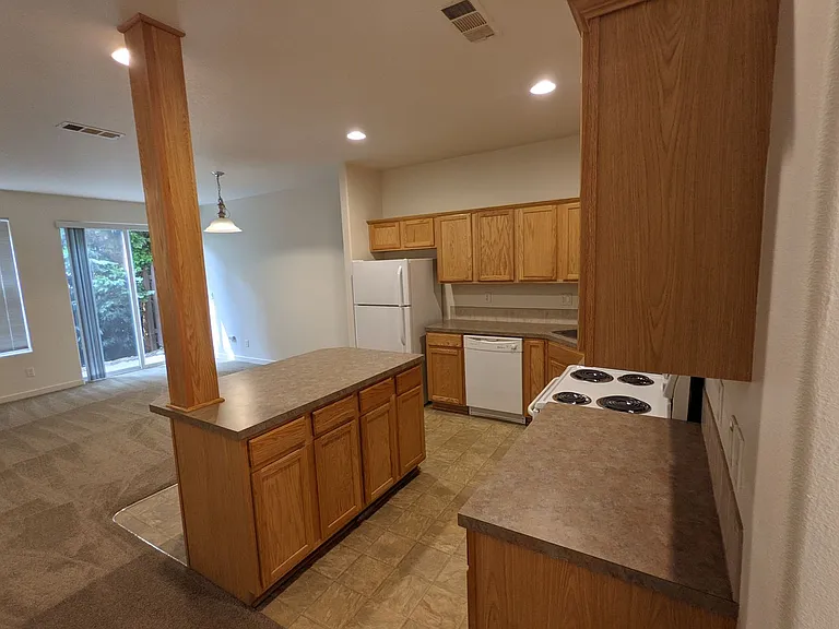 Halsey East Townhomes — Photo 137