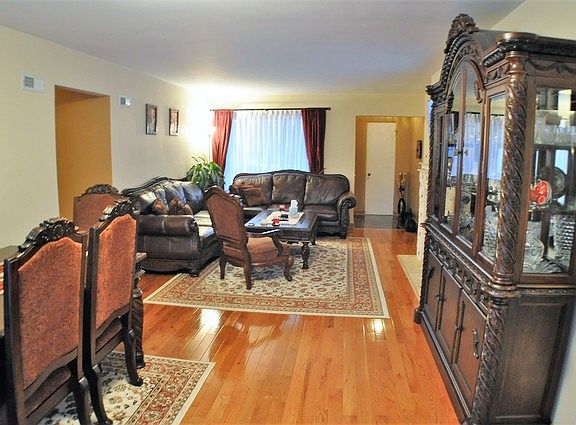 3rd image of 6637 N Cicero Ave