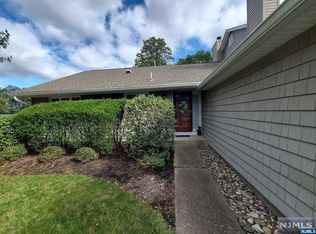 107 Hopkins Ct, Mahwah, NJ 07430
