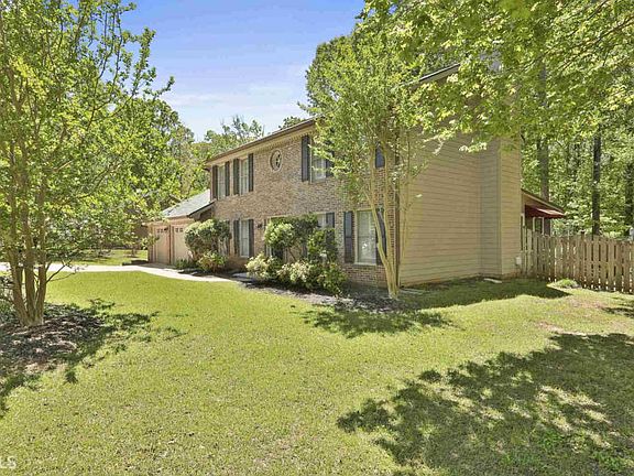 2nd image of 213 Hedgewood Ct