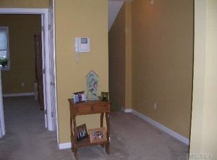 21 Rose Ln, Mount Sinai, NY 11766