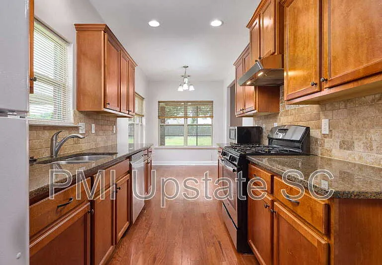 243 Scottish Ave — Photo 10