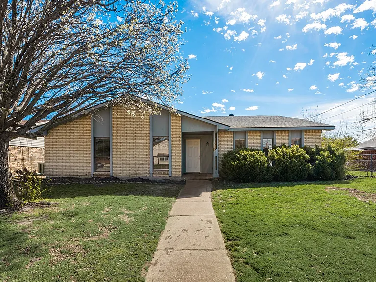 2129 Lewis Trl — Photo 2