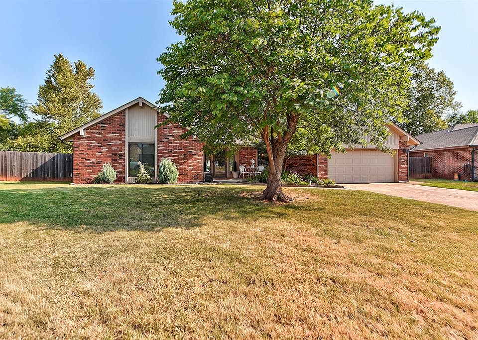 1st image of 301 Little Chisholm Cir
