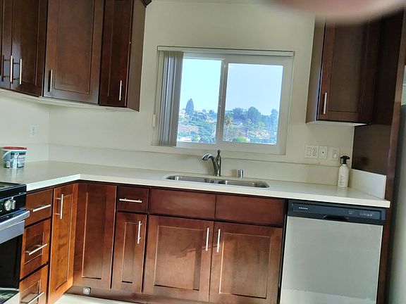 2nd image of 1831 Garvey Ave #2B-1Ba-980Sqft
