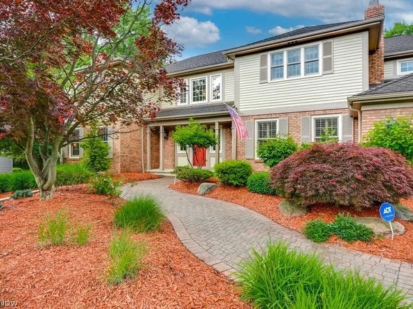 32510 Wintergreen Dr, Solon, OH 44139