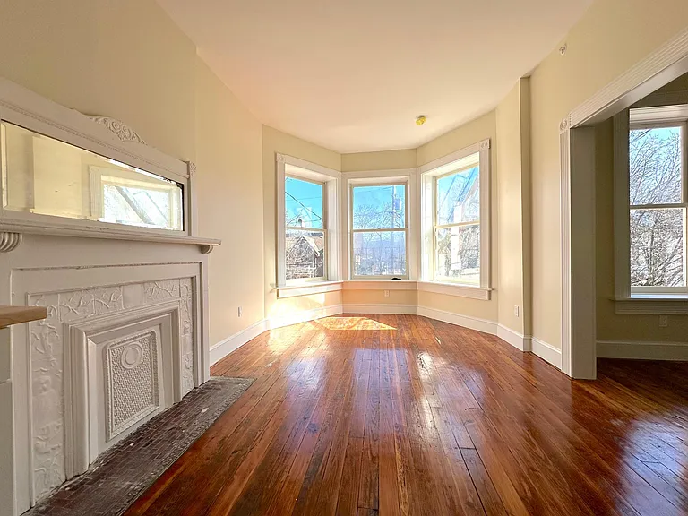 31 Dubois St #3 — Photo 2
