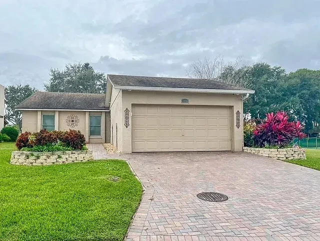 3998 Cypress Lndg S