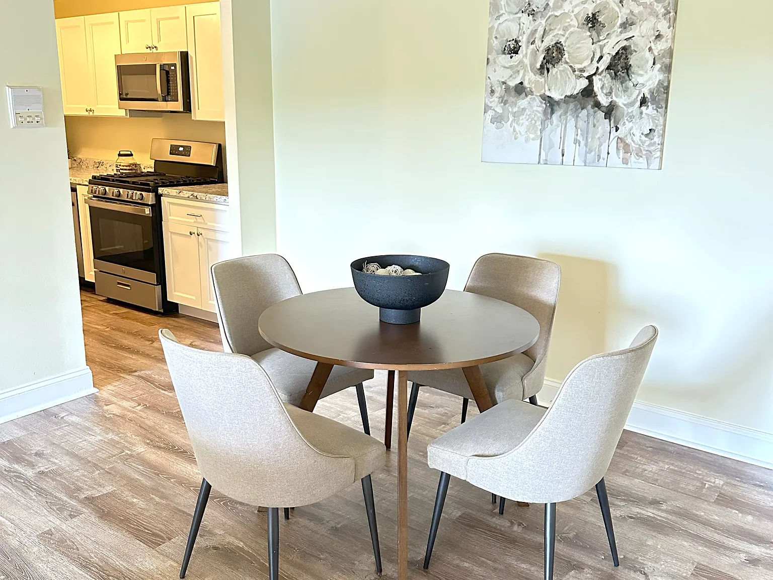 126 Mammoth Rd — Photo 4