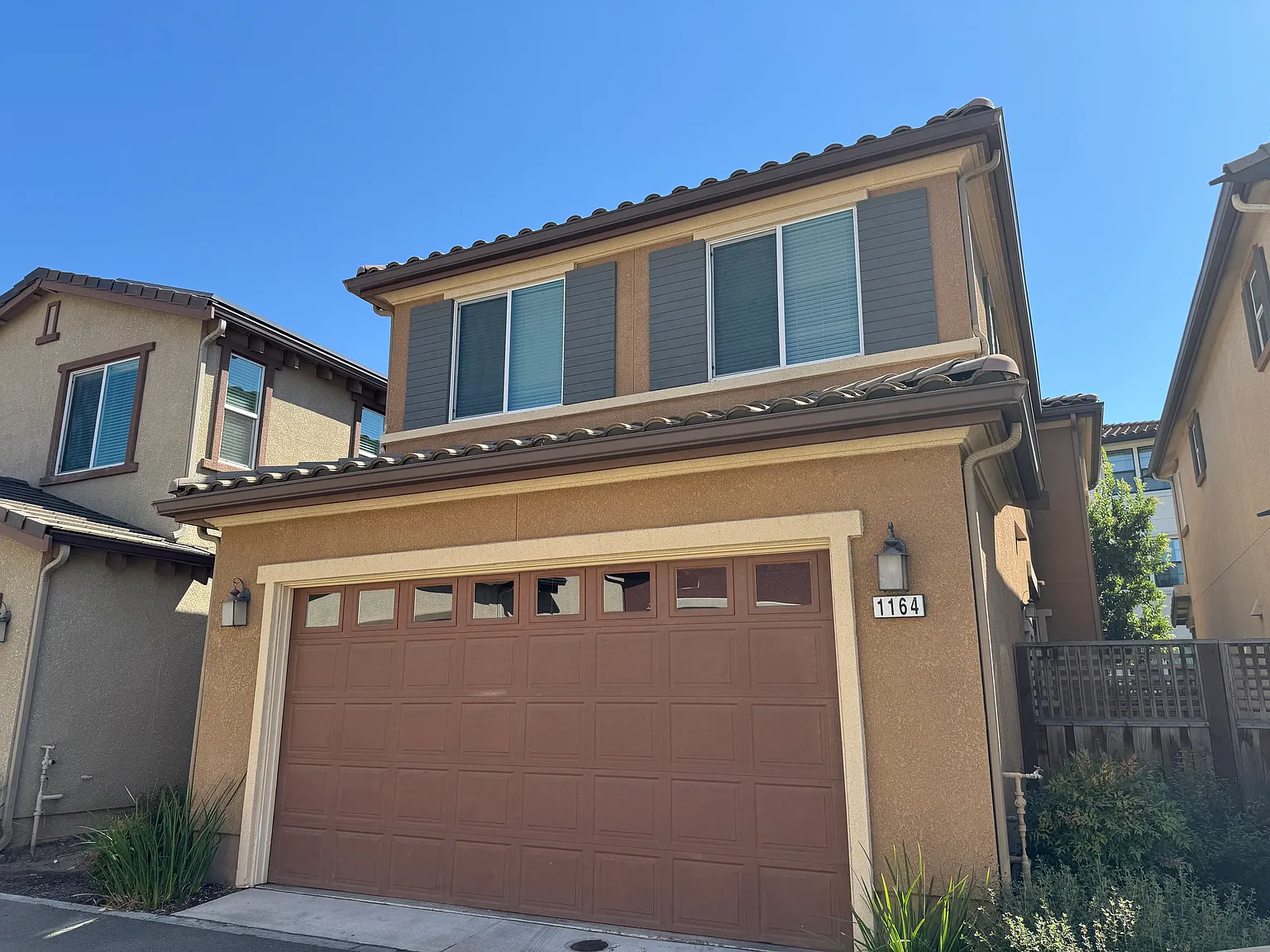 3 bed, 2.5 bath, 1561 sqft, $3,800 — Photo 2