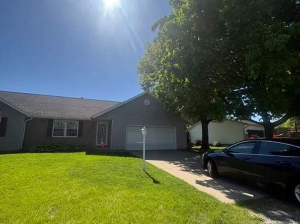 309 Arbor Vitae Dr, Metamora, IL 61548