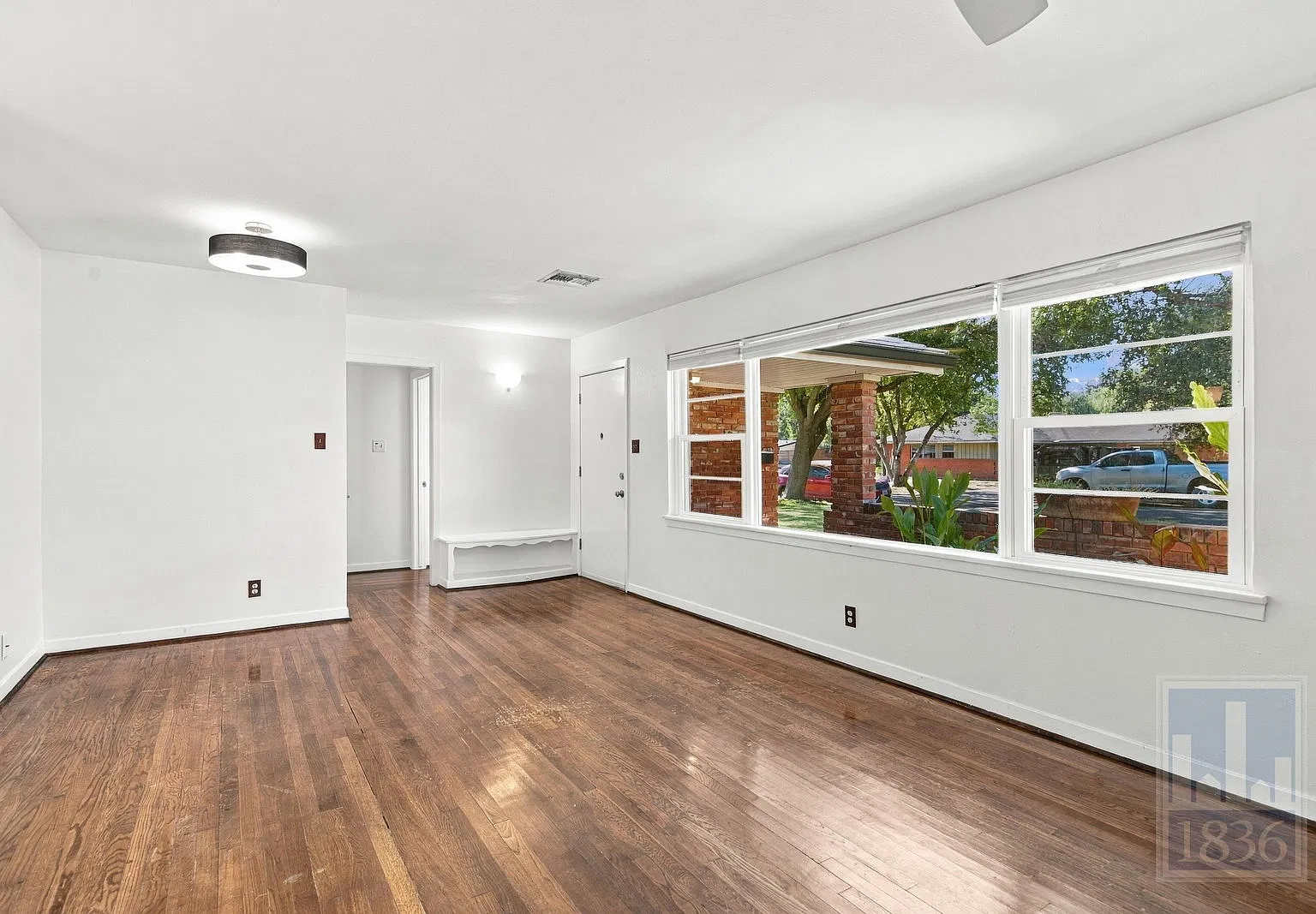 3 bed, 1.0 bath, 1257 sqft, $2,000 — Photo 3