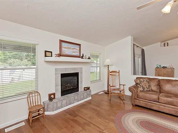 3rd image of 2841 Maverick Dr