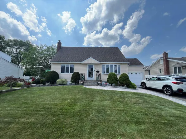 4060 Maywood Drive, Seaford, NY 11783