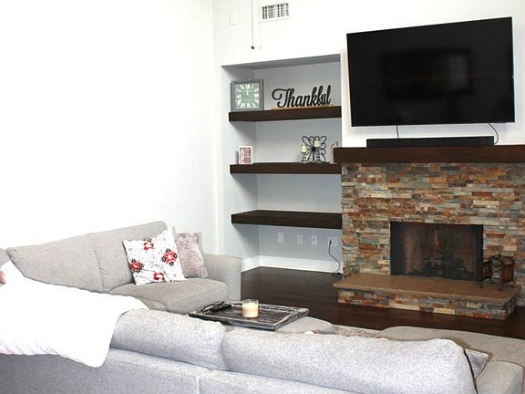 4th image of 1320 Spring Ridge Ln