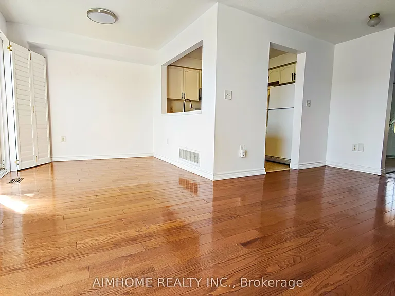 340 Kittridge Rd — Photo 2
