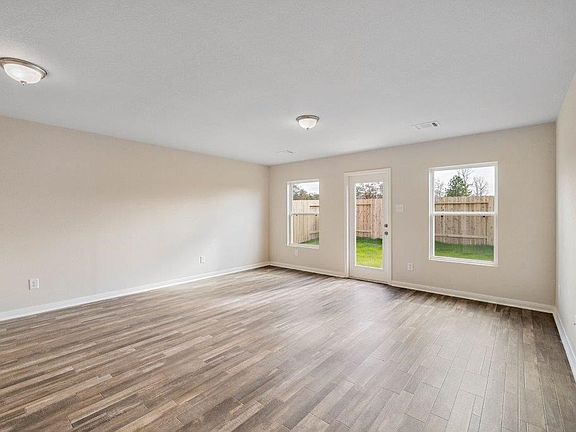 5th image of 2617 Marguerite St