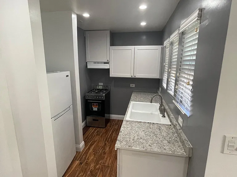 508 S Catalina Ave #B — Photo 8