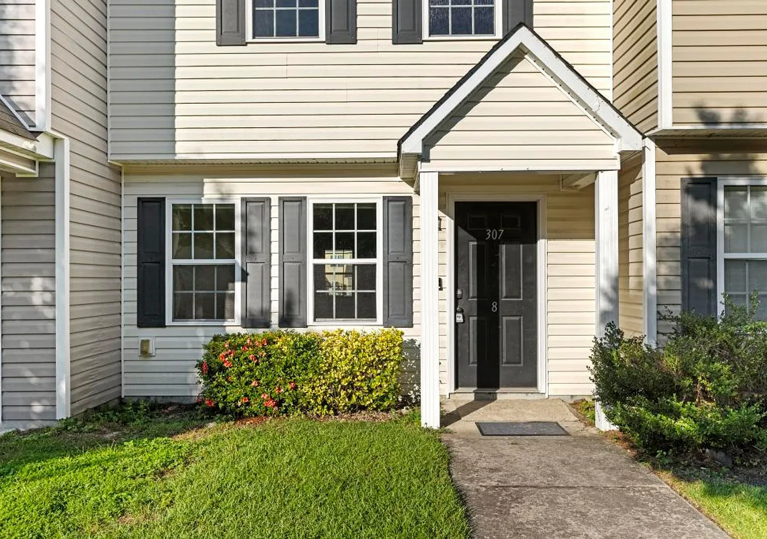 Charming Townhome Near Hwy 172 Back Gate — Photo 3