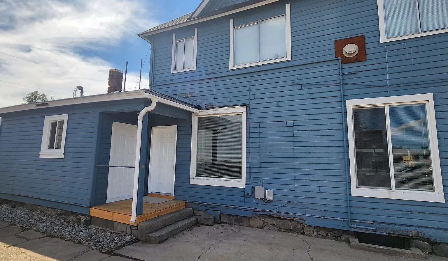 3018 East Olympic — Photo 4
