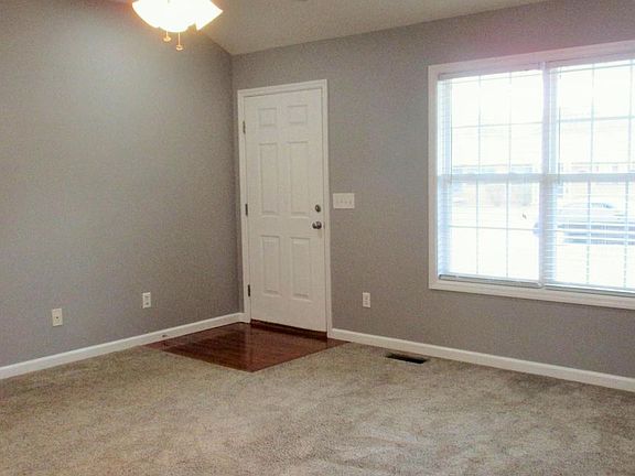 3rd image of 704 Oakdale St