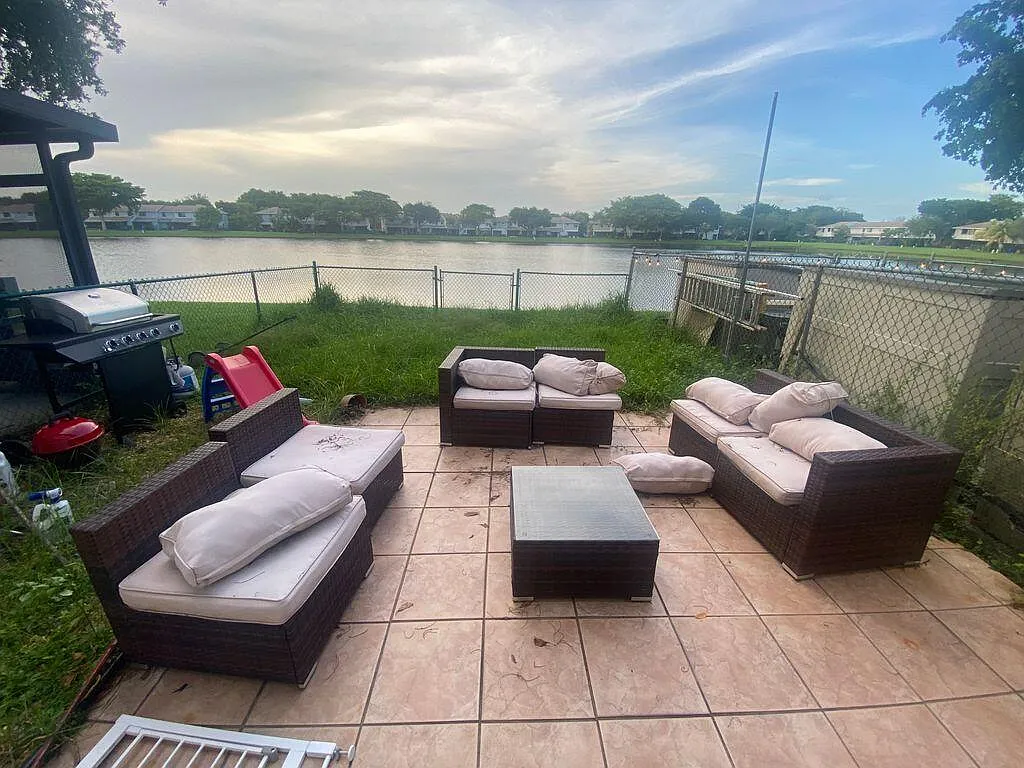 3 bed, 2.5 bath, 1341 sqft, $3,500 — Photo 2