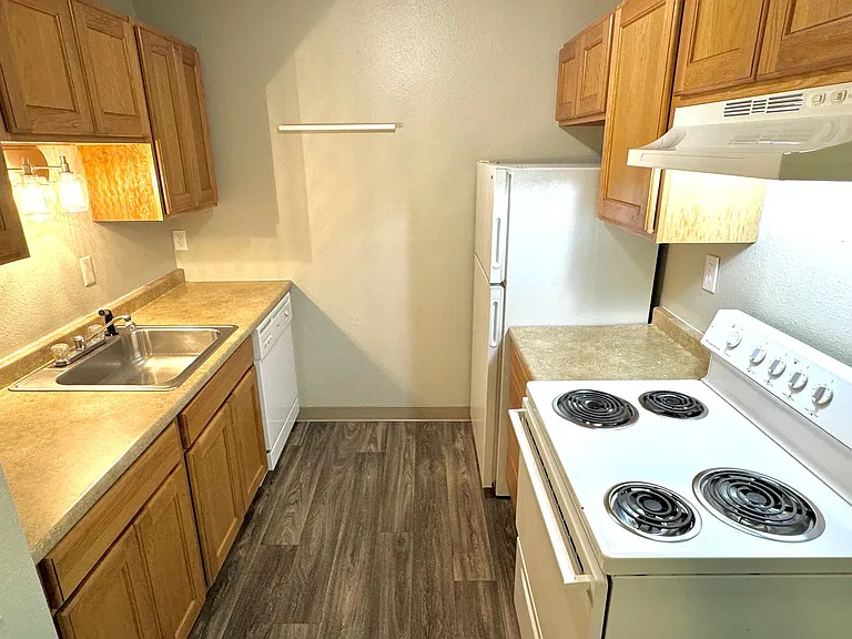 527-545 SE 78th Ave — Photo 7