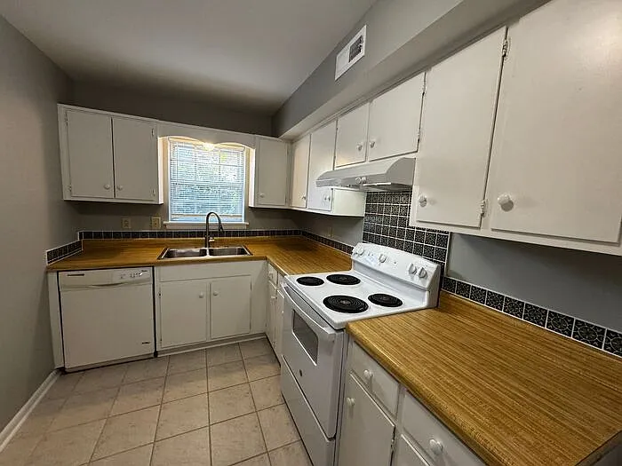 2119 Marinawoods Dr SE — Photo 9