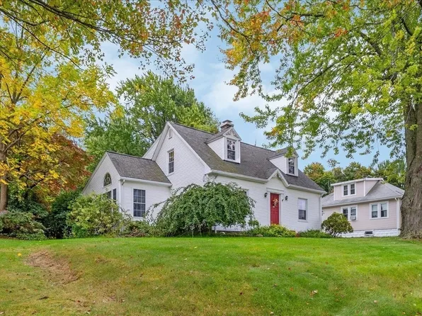 5 Field St, Auburn, MA 01501