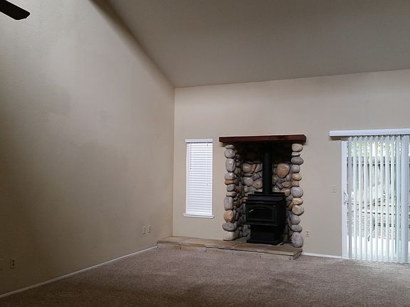 3rd image of 102 Saginaw Cir
