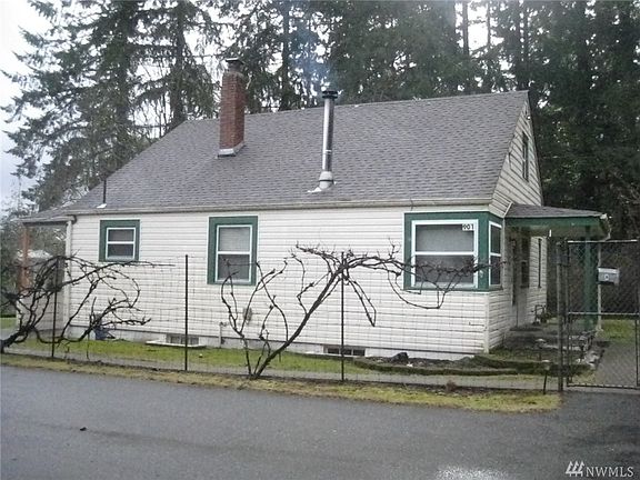 2nd image of 901 NE Opal Ct