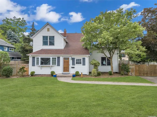 21 Bell Avenue, Blue Point, NY 11715