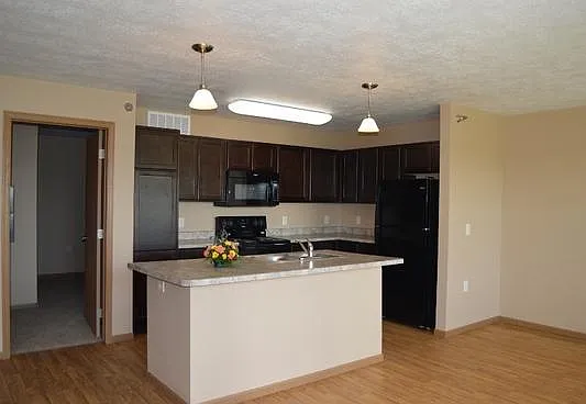 Yankton Heights Apartments — Photo 2