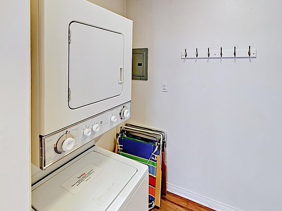 4th image of 1826 1/2 Thomas Ave