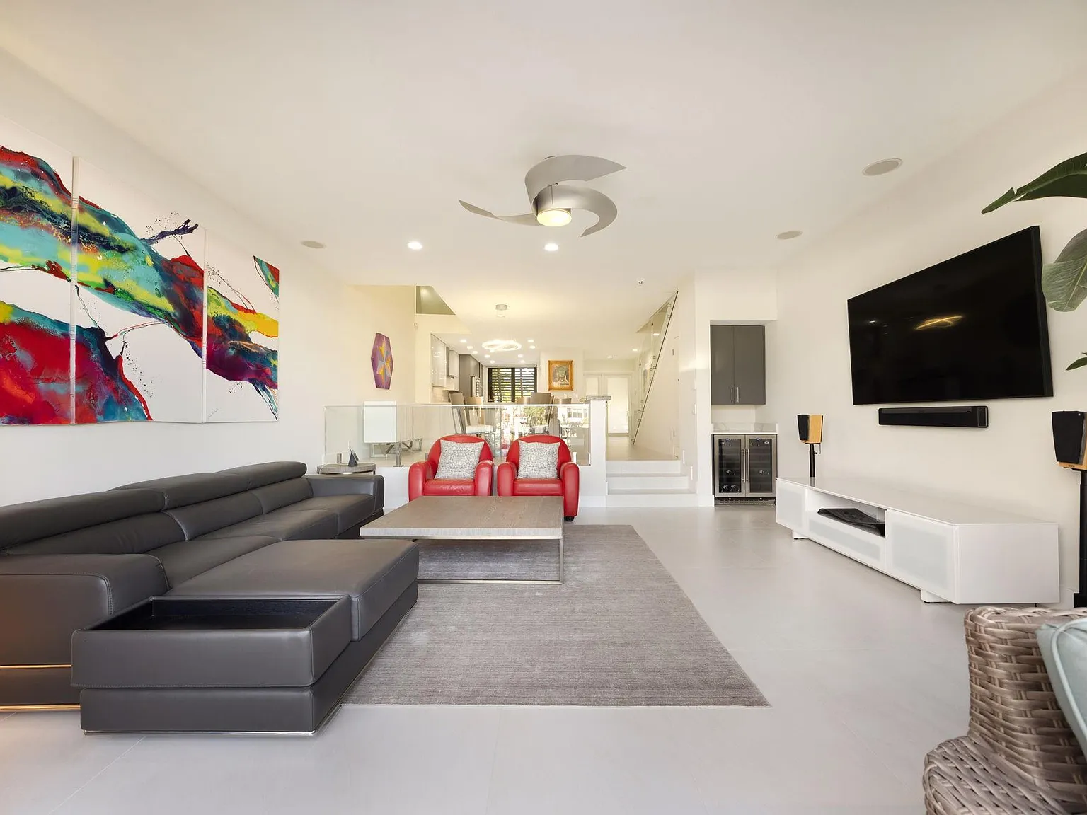 2 bed, 2.5 bath, 2260 sqft, $6,995 — Photo 4