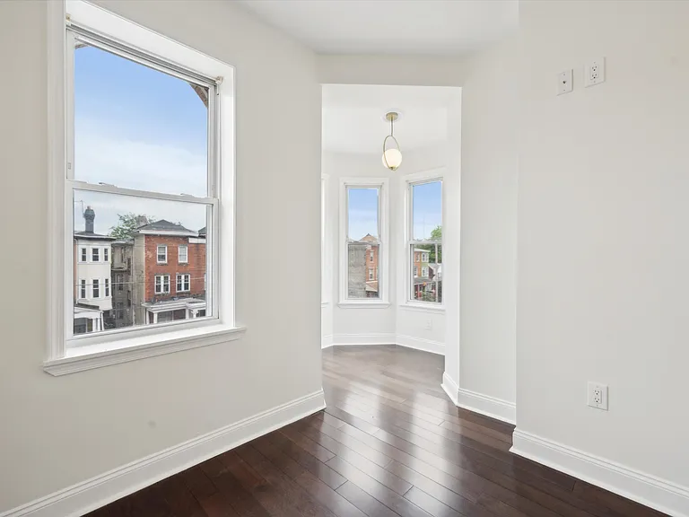 4911 Warrington Ave — Photo 21