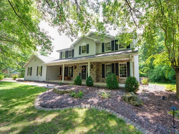 1717 Blu Fountain Ct, Godfrey, IL 62035