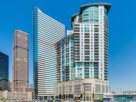 One Lincoln Park skyline