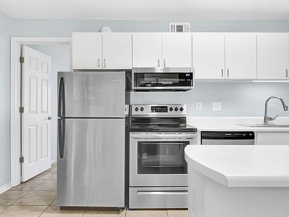 5th image of 683 Nautilus Ct Unit 215