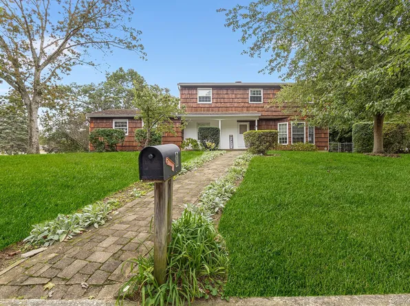 8 Barry Lane, Mount Sinai, NY 11766