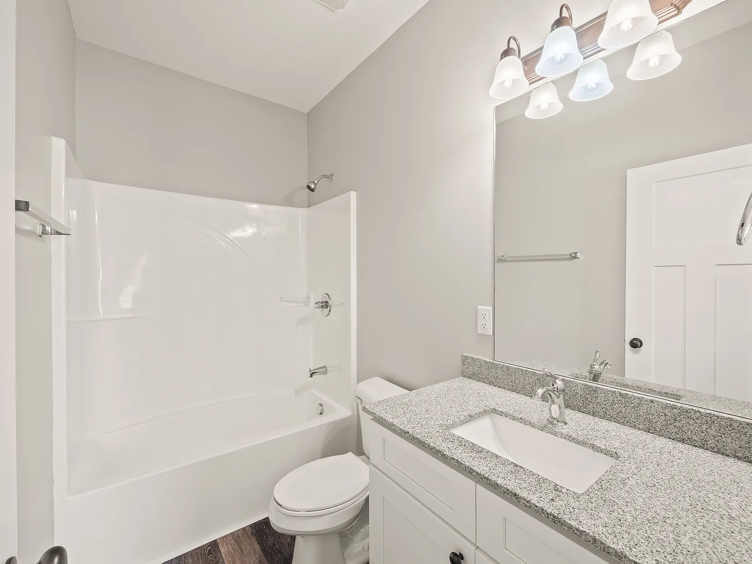 3 bed, 1028 sqft, $1,600 — Photo 1
