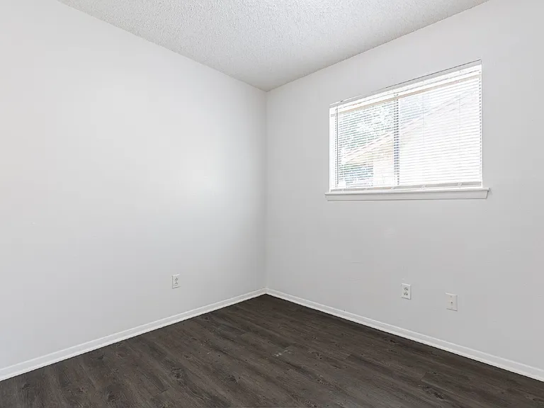 4910 Tennyson Dr — Photo 18