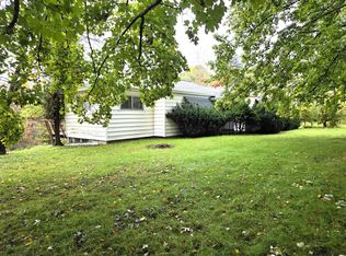 916 Lincoln Lake Ave SE, Lowell, MI 49331