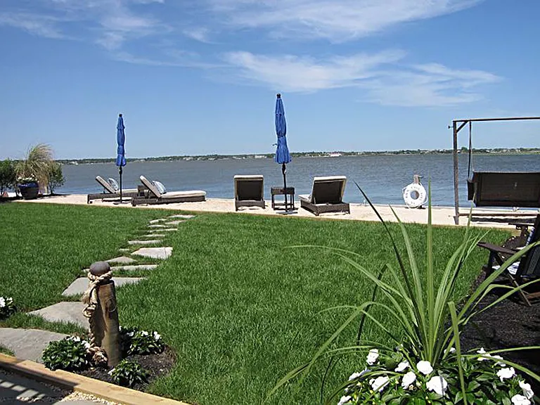 52 Harbor Rd — Photo 3