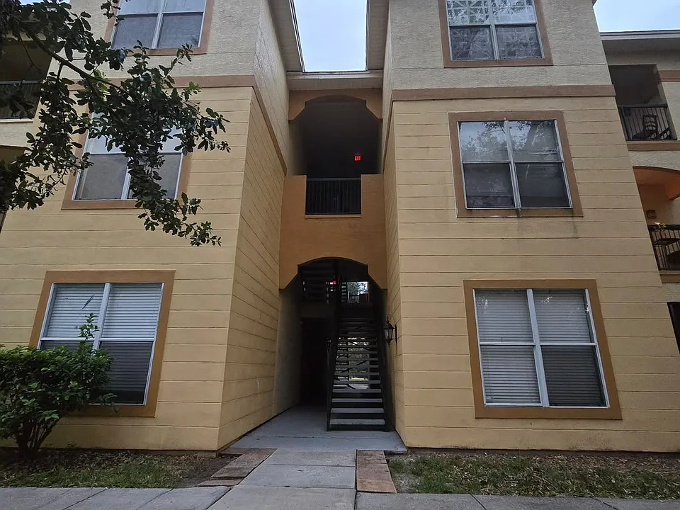 5614 Pinnacle Heights Cir #304