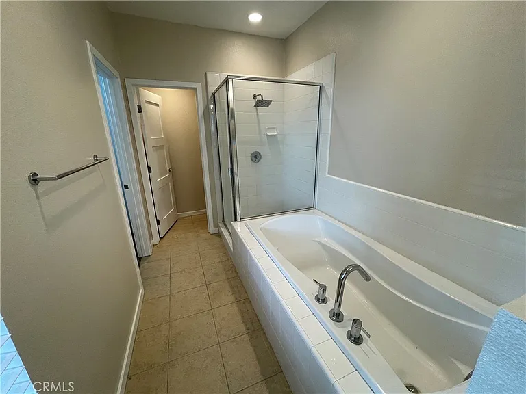 501 W Maple Ave — Photo 48