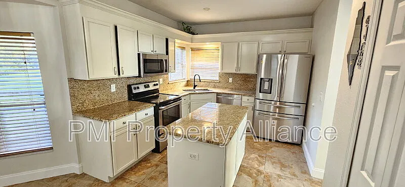 4 bed, 2.5 bath, 1880 sqft, $2,745 — Photo 4