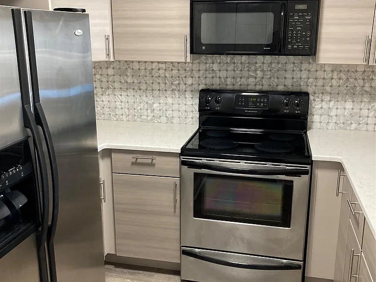 780 W Broadway #2H — Photo 8